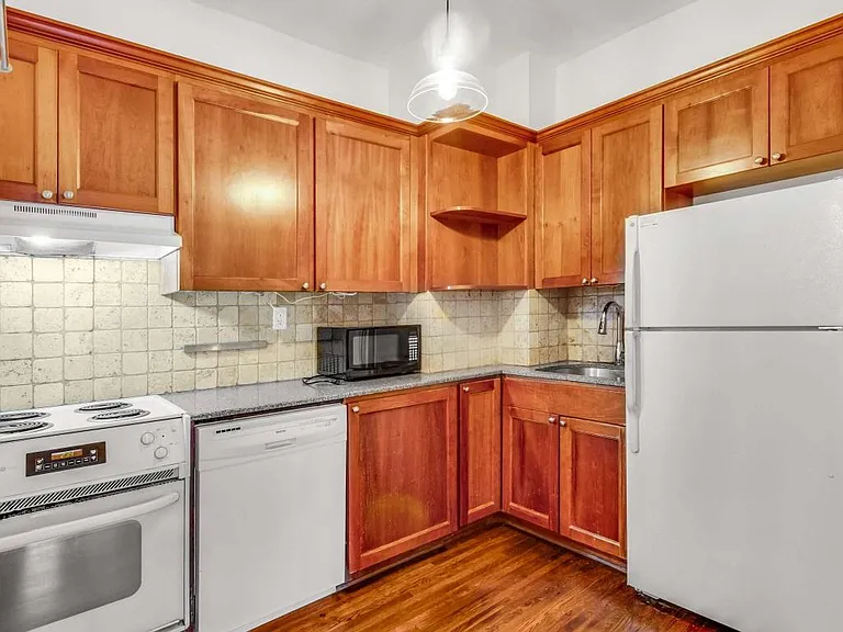 198 Ponce De Leon Ave NE #D7 — Photo 17