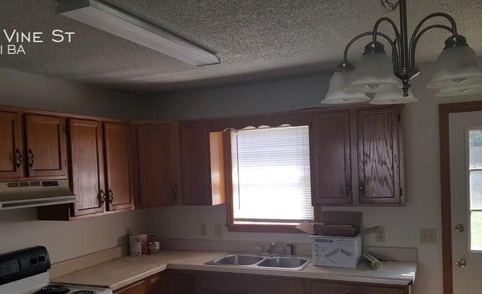 2nd image of 667 Vine St