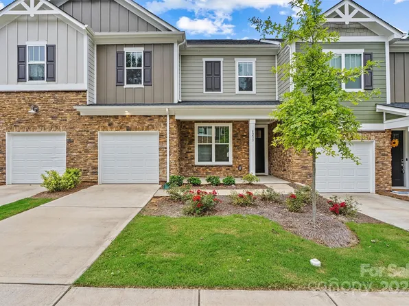 8233 Merryvale Ln, Charlotte, NC 28214
