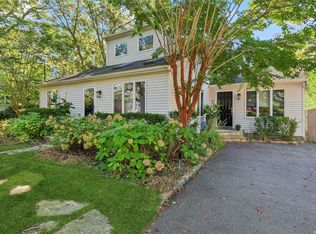50 School St, Hampton Bays, NY 11946