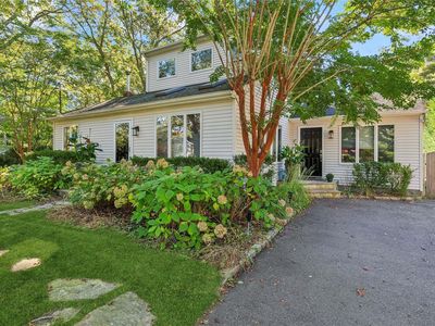 50 School Street, Hampton Bays, NY, 11946