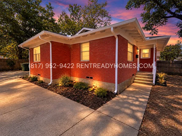 806 N Center St, Arlington, TX 76011