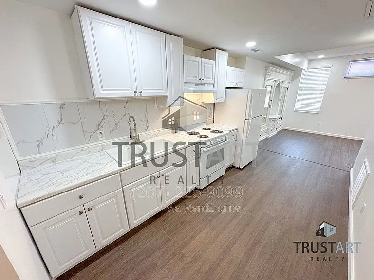 910 N 41st St #2 — Photo 1