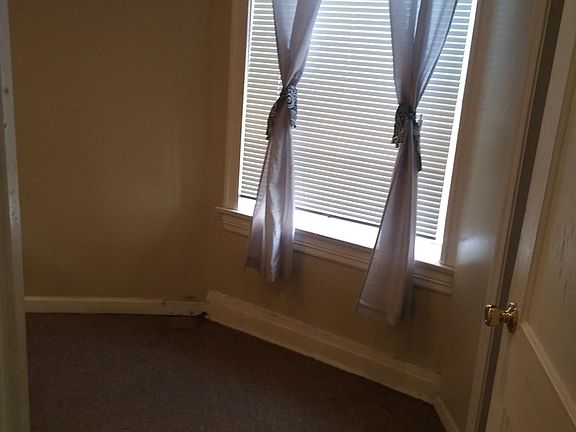 4th image of 8039 S Emerald Ave #1