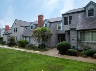 204 Glengarry Rd, Fairfield, CT 06825