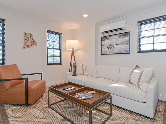 3rd image of 319 Main St APT 3