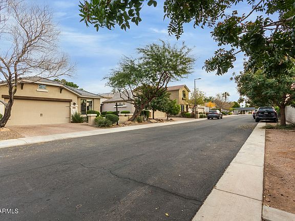 4th image of 2623 N WALKER Way