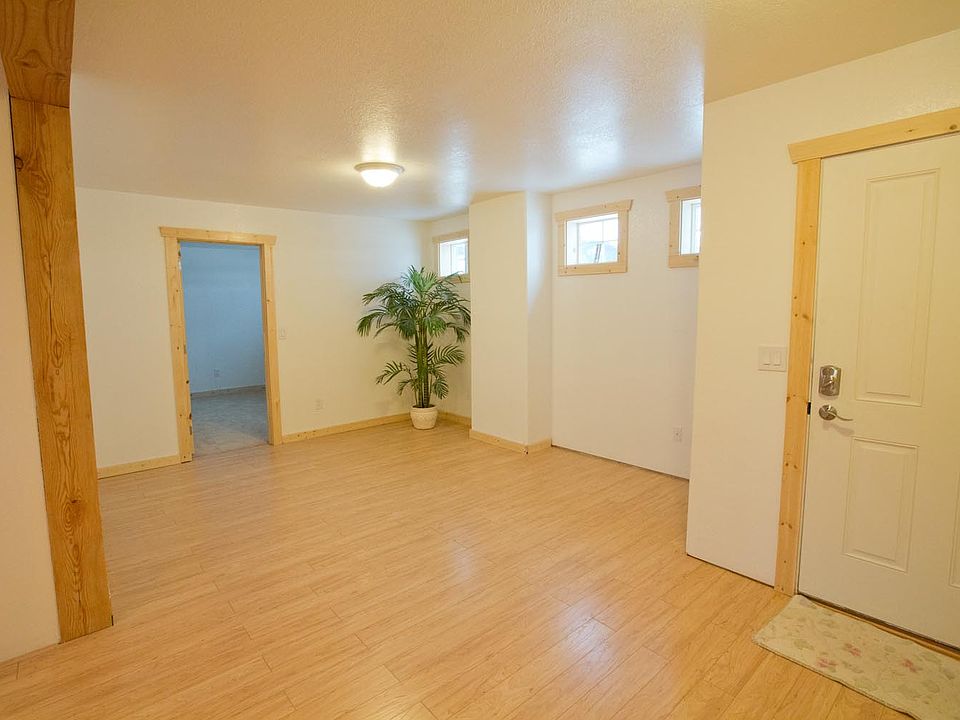 1st image of 422 S Washington St #6