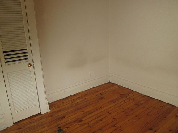 3rd image of 836 W Cornelia Ave #2