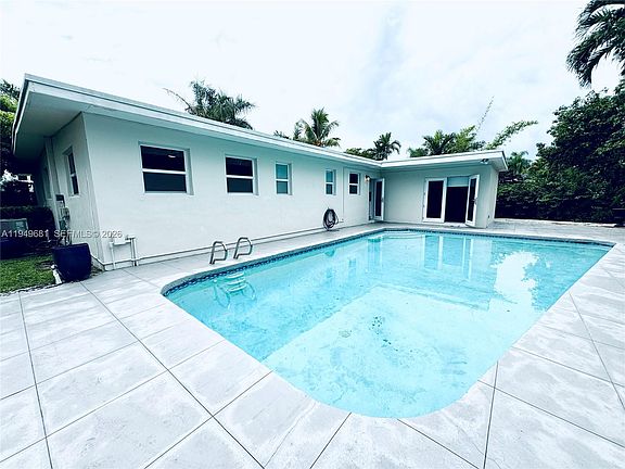 4th image of 2075 S Hibiscus Dr