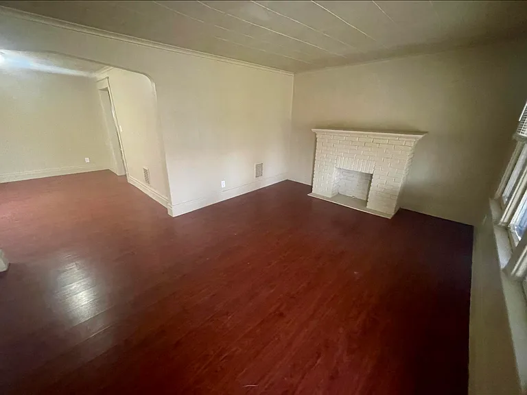 423 Lisbon Ave #1 — Photo 3