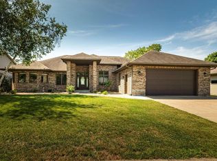 1910 Evenson Dr, Onalaska, WI 54650