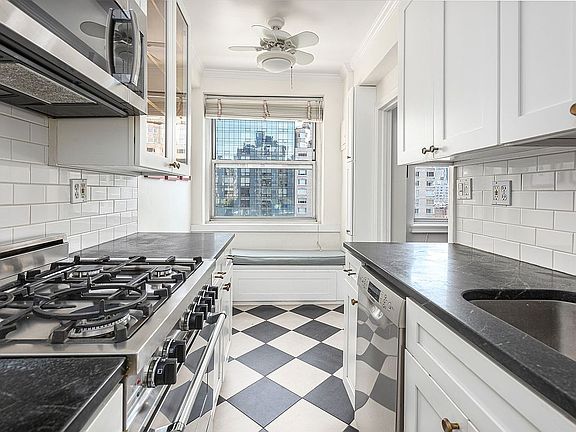 3rd image of 240 E 79th St APT 8C