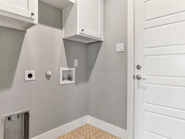 2205 N Hickory St — Photo 19
