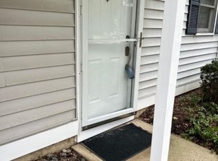 261 Kingbird Ct, Three Bridges, NJ 08887