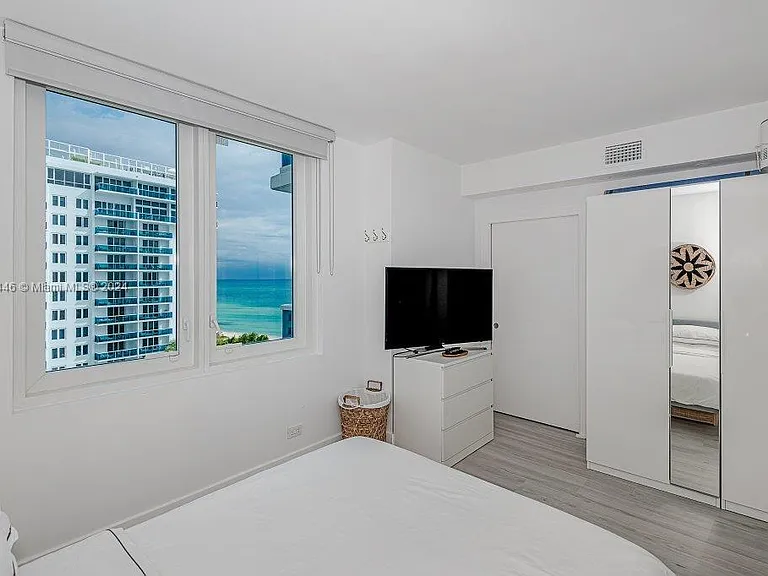 2301 Collins Ave #1115 — Photo 7