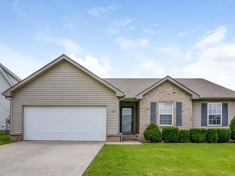 1237 Melvin Dr — Photo 1