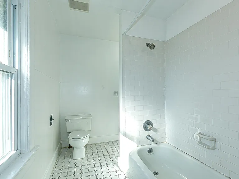 114 Lexington Ave #2 — Photo 16