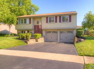 5784 Pheasant Hollow Dr, Toledo, OH 43615