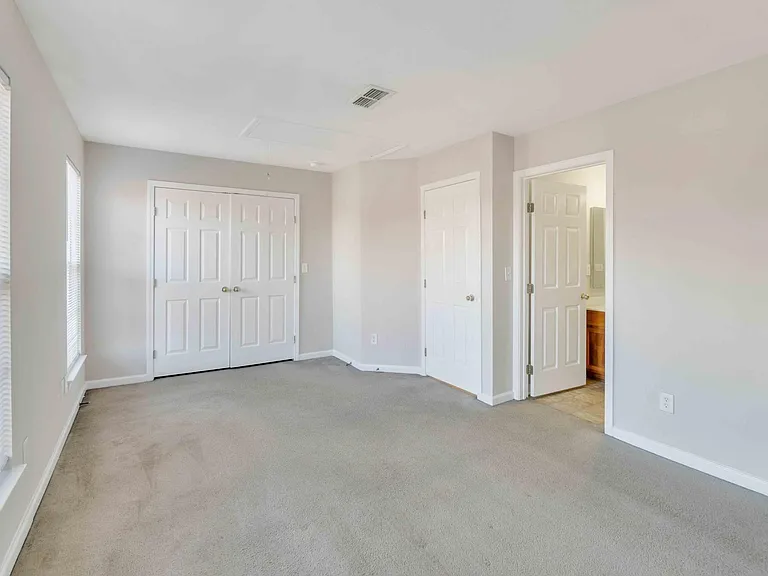 15744 Kensington Palace Ln — Photo 32