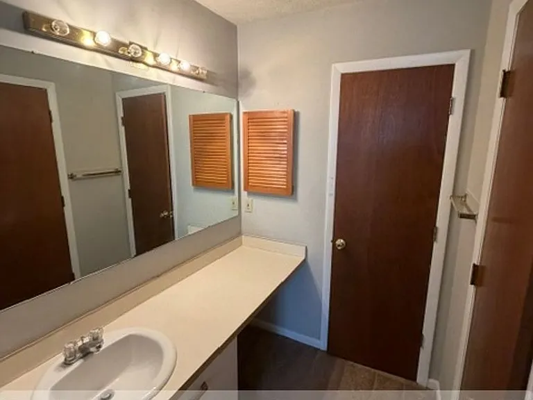 1022 Brookhollow Dr #5 — Photo 8