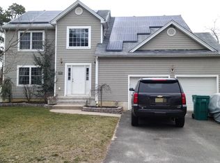 200 Larchmont St, Toms River, NJ