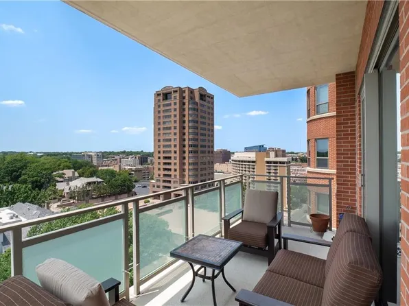 4950 Central St APT 705, Kansas City, MO 64112