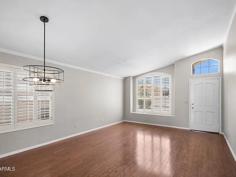 1214 E Beverly Ln — Photo 6