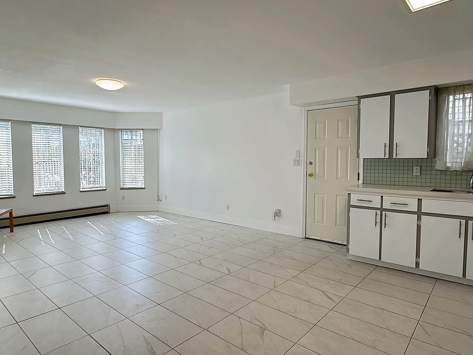 2 bed, 750 sqft, $2,000 — Photo 3