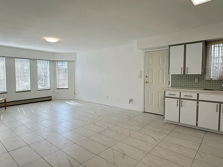 2069 E 37th Ave — Photo 3