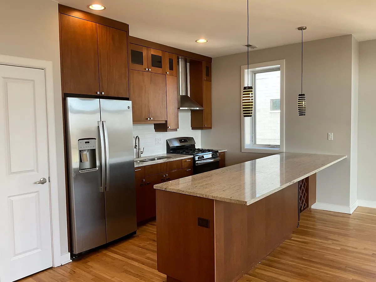 Building Photo - 4318 N California Ave #2