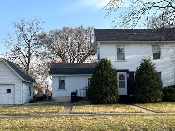 14 E Washington St, New Hampton, IA 50659