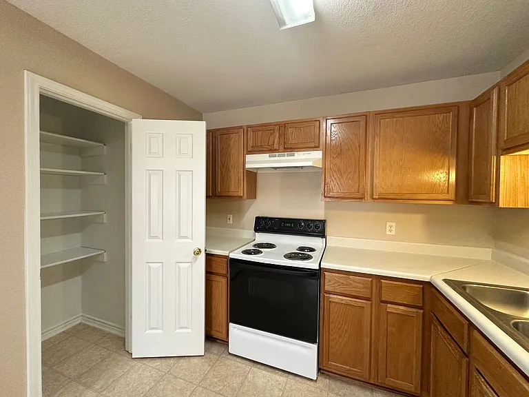202 Janelle Dr — Photo 9