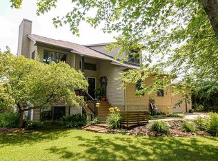 2645 Deer Run Dr, Urbana, IA 52345