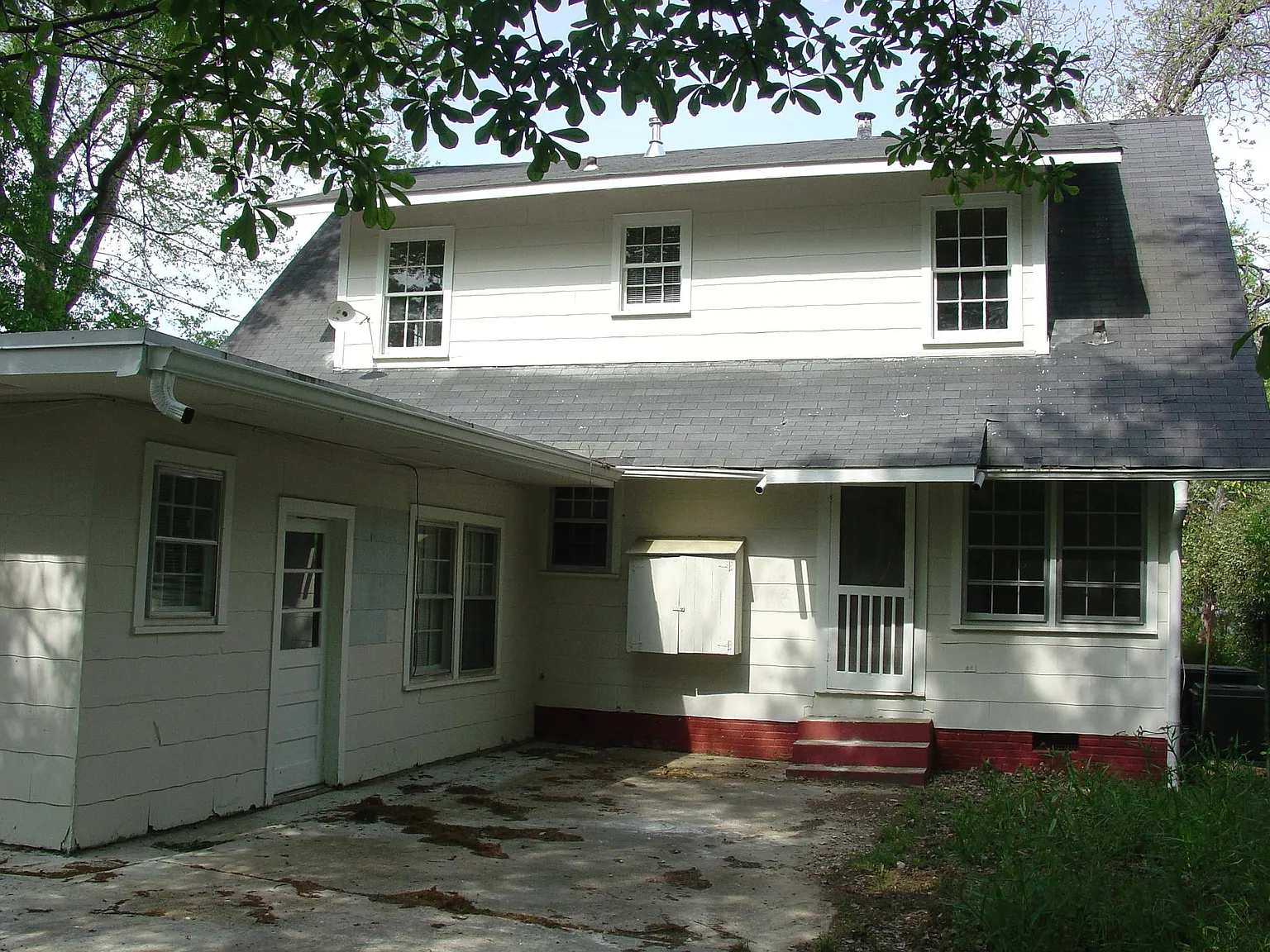 4 bed, 2000 sqft, $2,000 — Photo 2