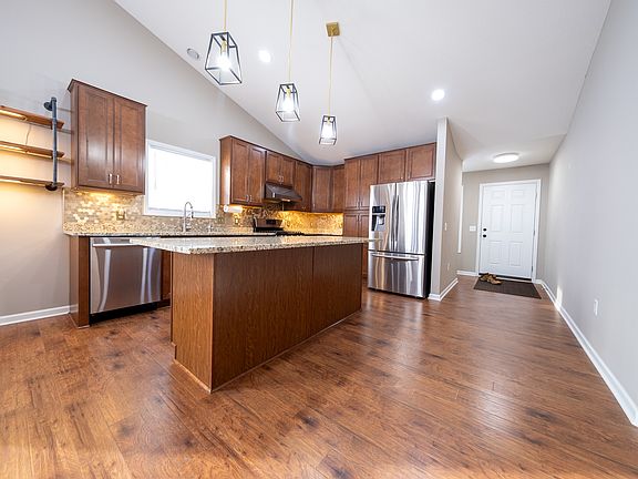 3rd image of 20904 Greenwood Ct
