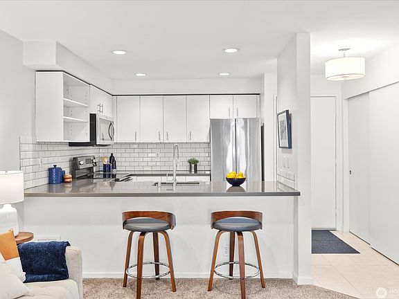 4th image of 1926 Fairview Ave E APT 206