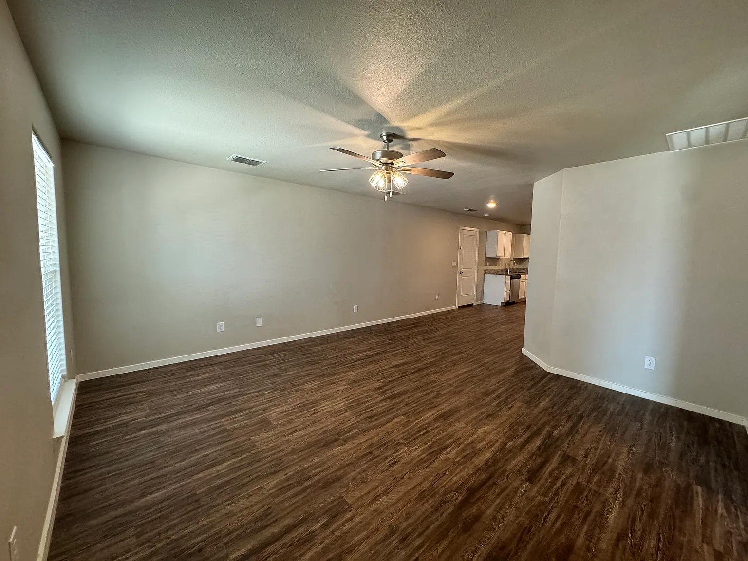 3 bed, 1267 sqft, $1,450 — Photo 3