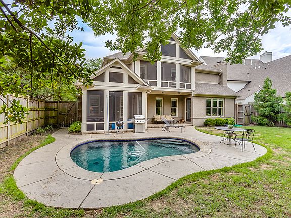 3rd image of 368 Woodmere Ln