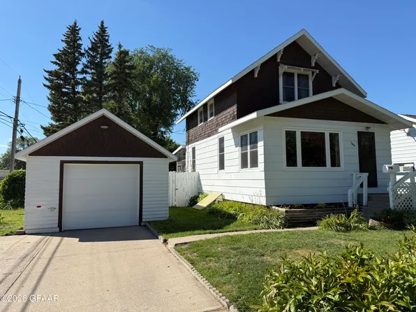 1015 N 20th St, Grand Forks, ND 58203