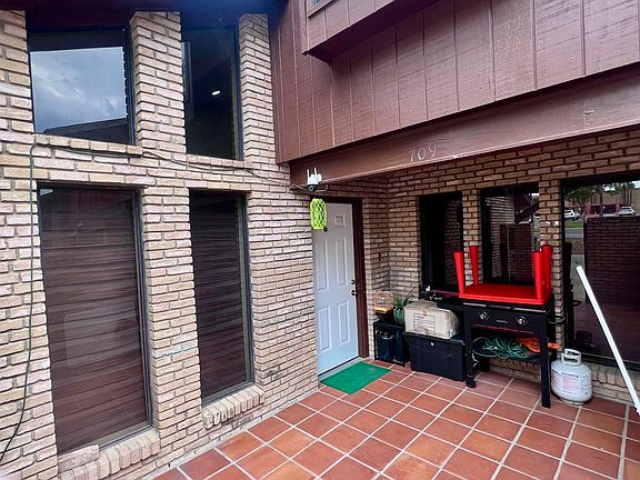 4th image of 709 E Del Mar Blvd #709