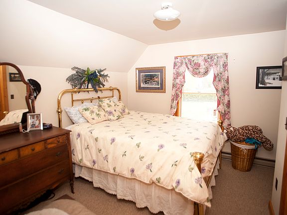 4th image of 107 Franklin St #B