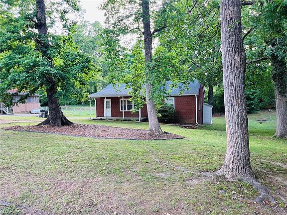 3rd image of 3604 Rocklane Dr