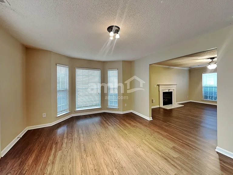 15464 Stone Hollow Dr — Photo 4