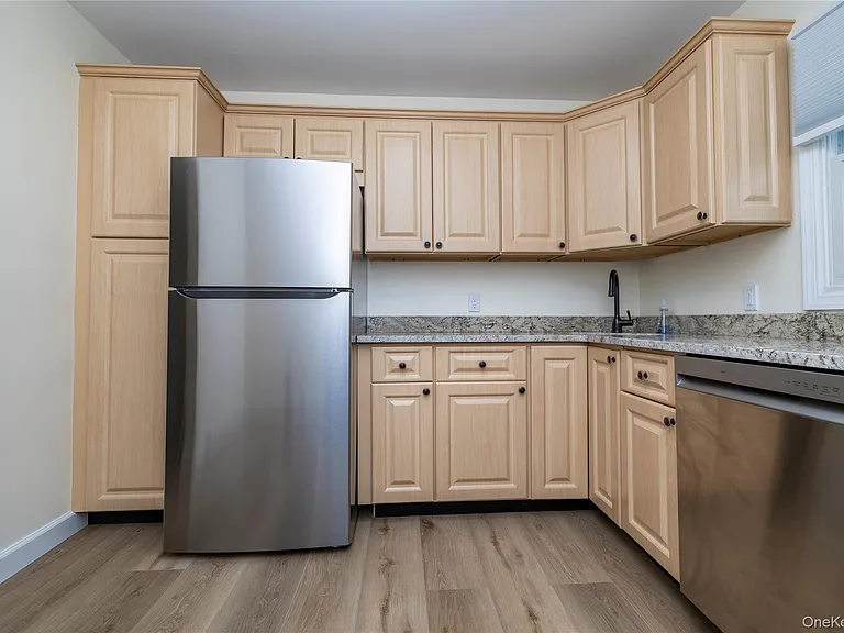 542 E Pine St #UPPER — Photo 11