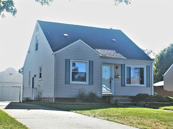 3rd image of 21930 Revere St