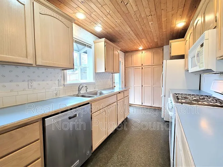 8002 W Glen Dr — Photo 9