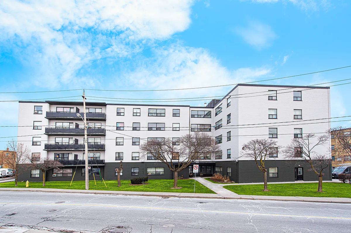 1050 Castlefield Avenue — Photo 1