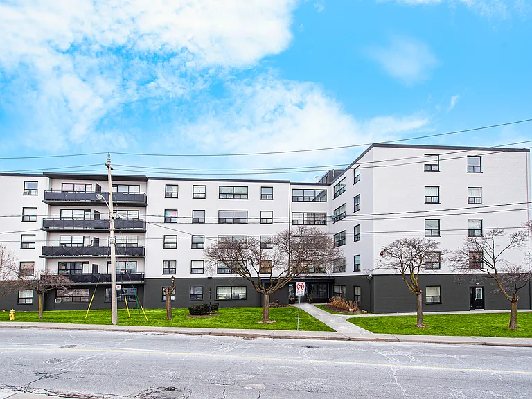 1050 Castlefield Ave #105 — Photo 1