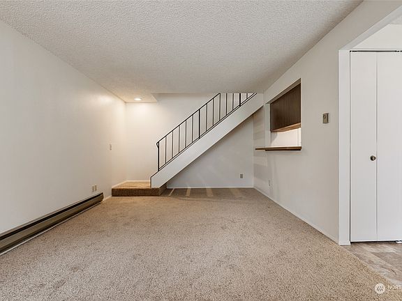 4th image of 2810 Garden Court #B